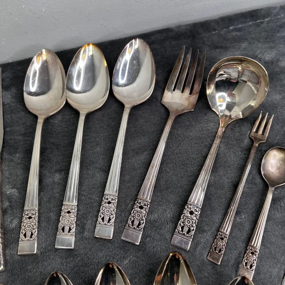 Oneida Community Silverplate Coronation Flatware Lot 41 Piece Serving Dinner
